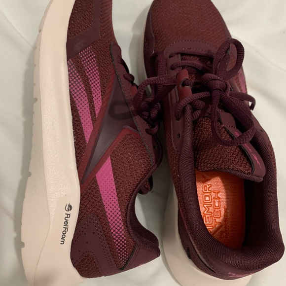 Reebok Burgundy Sneakers Size 8 - Picture 4 of 7